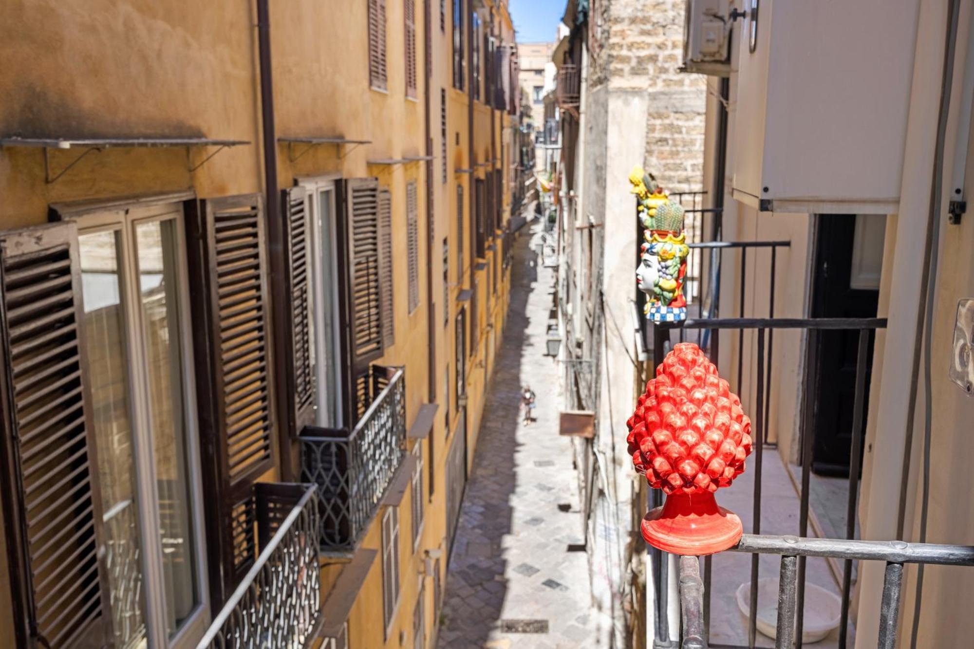 Agata E Rosalia 2 Bedroom Flat At The Quattro Canti Palermo Bagian luar foto